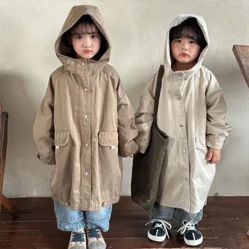 Длинное детское пальто для мальчиков и девочек 2023 года, весенне-осенний тренч с капюшоном, новый модный однотонный повседневный простой топ для малышей
