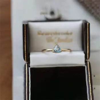 Кольцо с треугольным сапфиром из стерлингового серебра S925, регулируемое кольцо с покрытием из 18-каратного золота, высококачественное легкое роскошное кольцо, минималистичное кольцо