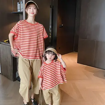 Комплекты одежды для мамы и дочки, Корейская одежда для мамы и маленьких девочек, летняя женская одежда, Детские полосатые костюмы-двойки