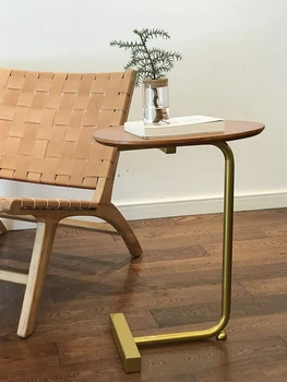 Креативный маленький чайный столик Nordic Simple C-type, приставной столик для дивана, передвижная прикроватная тумбочка, Прикроватный столик из массива дерева, Железный угловой столик