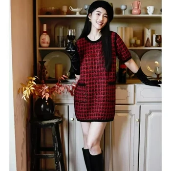 Осенью 2023 года Новое женское модное МИНИ-платье в красную клетку с короткими рукавами