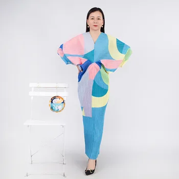Плиссированная одежда Miyake 2023 Новый геометрический принт, V-образный вырез, рукав 